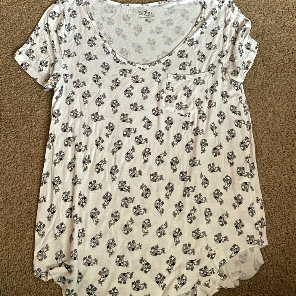 Elephant print tshirt, size medium